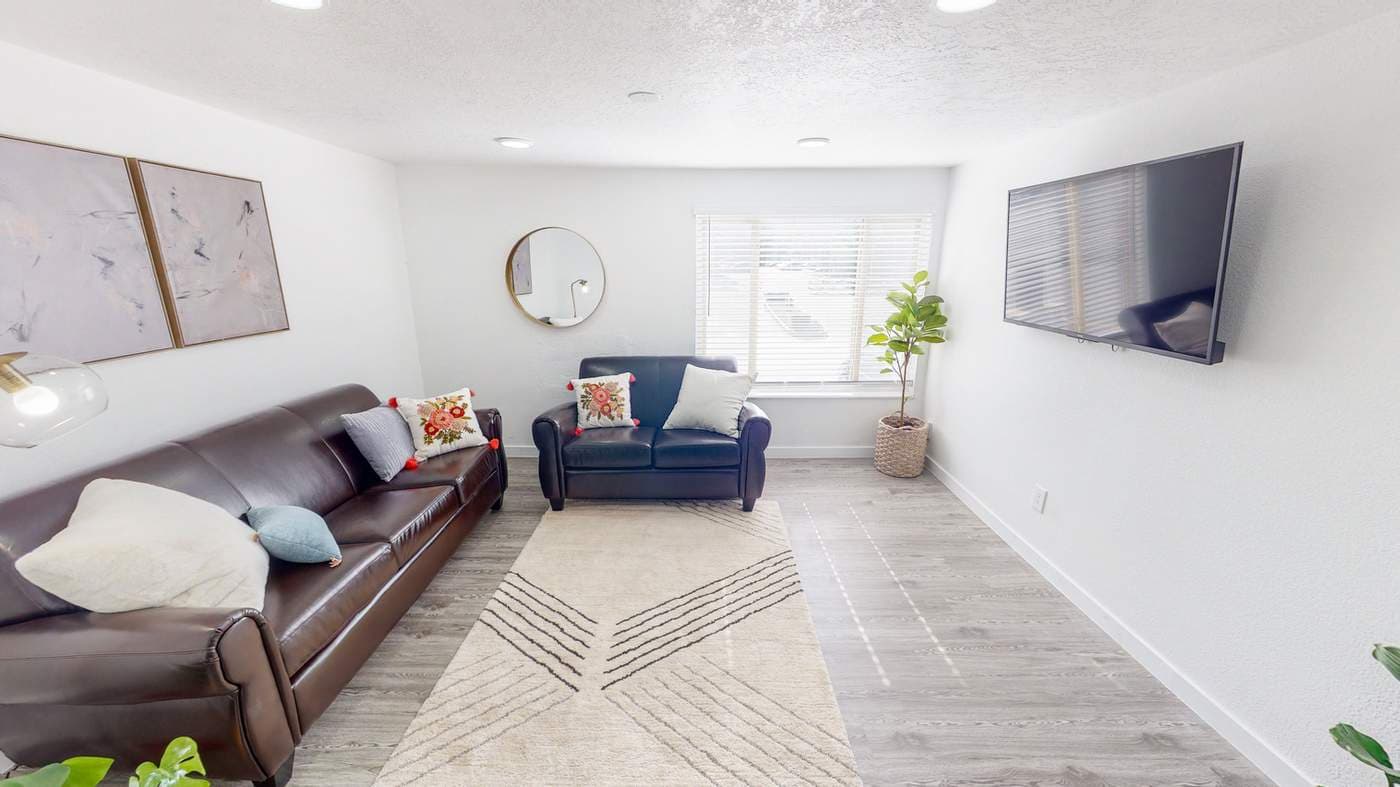 Glenwood Apt 20 - Men’s Spring/Summer Contract