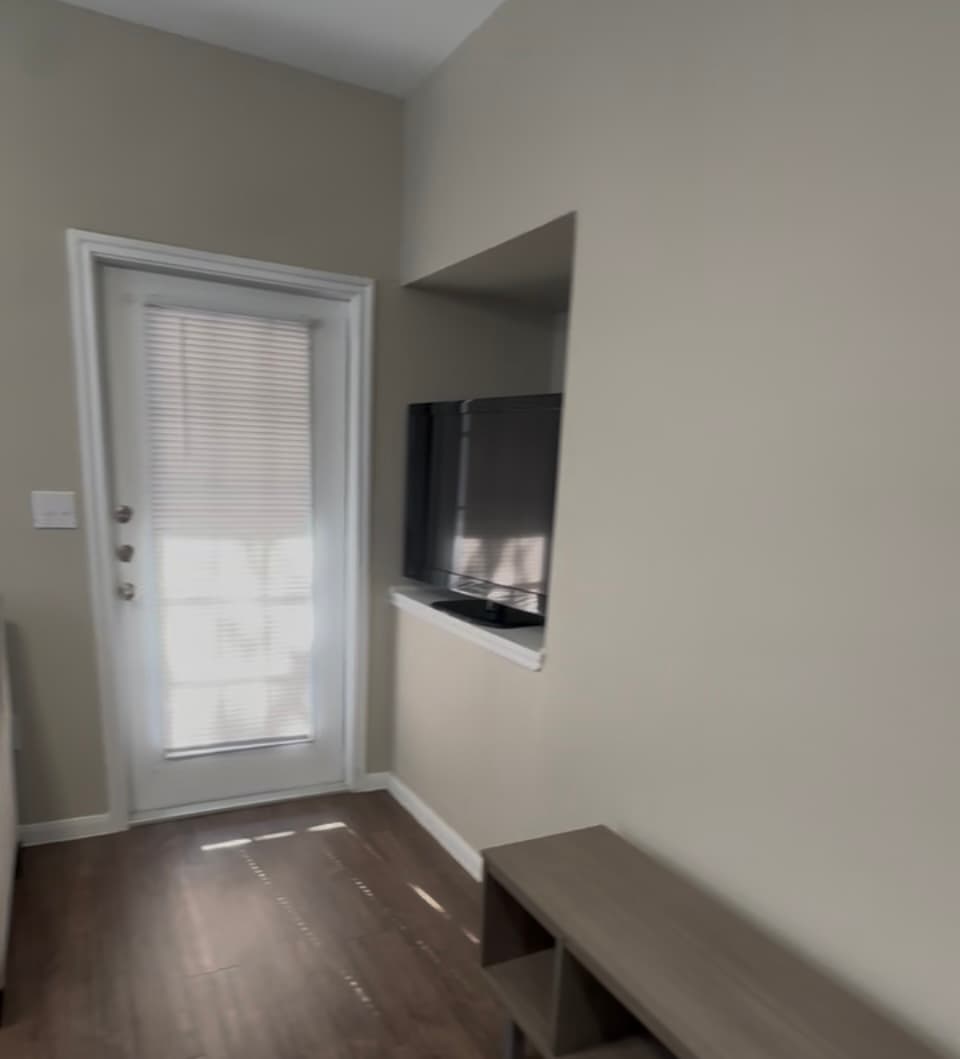 1x1 Lease Take Over Available at 2818 Apartments!
