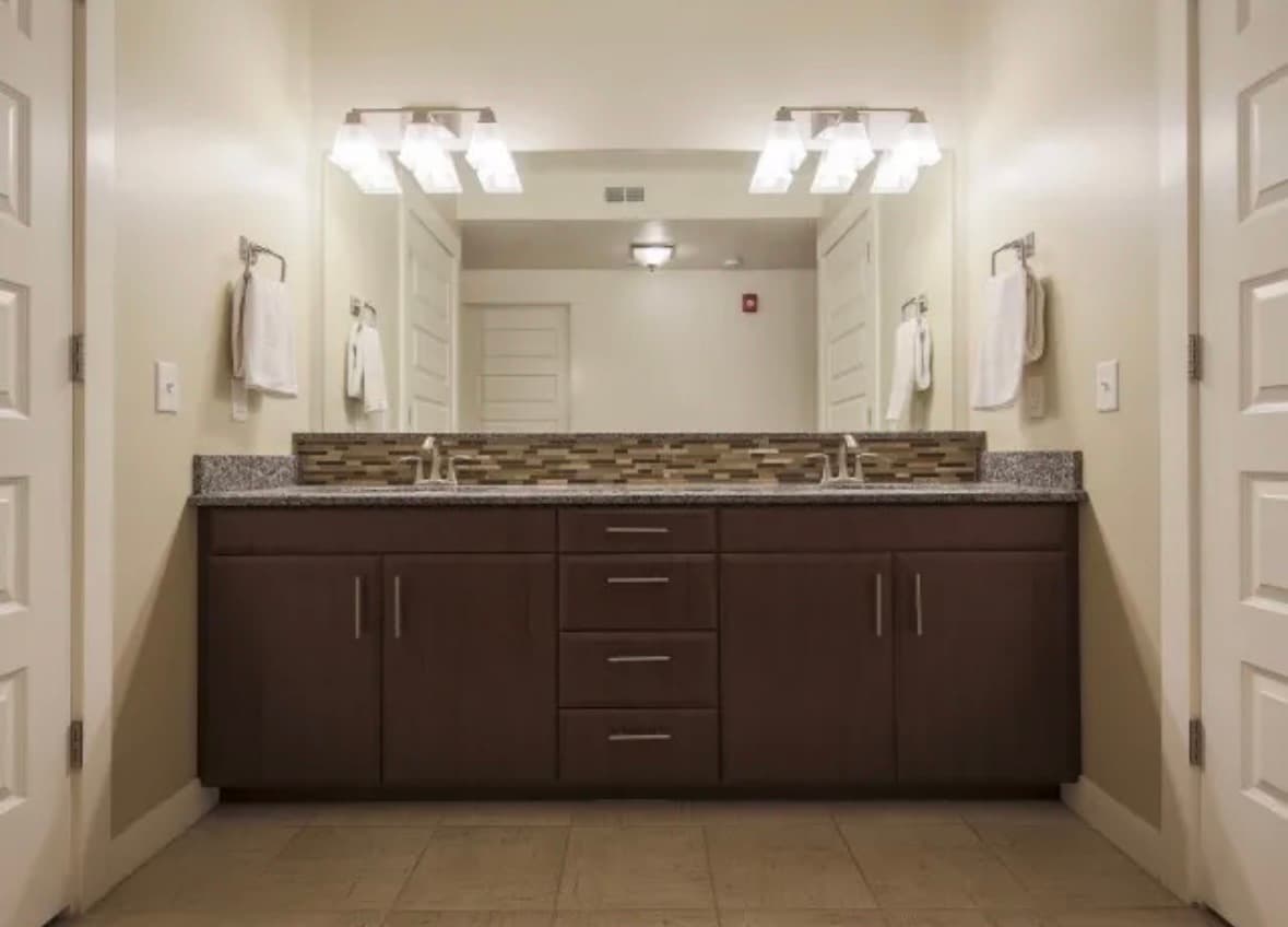 Men’s Private Room at the Isles