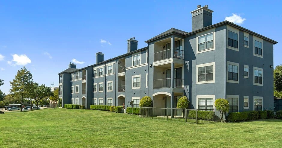 The Pearl on Frankford Apartments