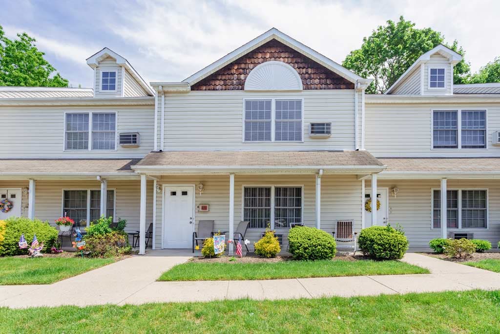 Woodbridge at Farmingdale Apartments