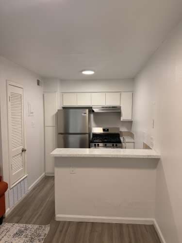 305 Flats (Studio apartments)