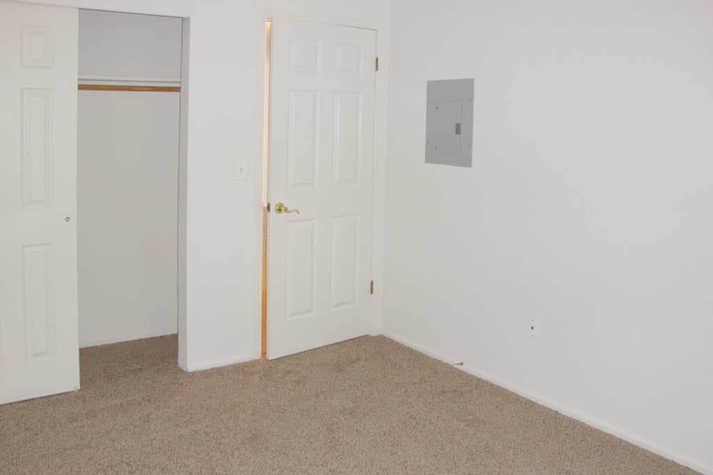 Woodbridge at Farmingdale Apartments